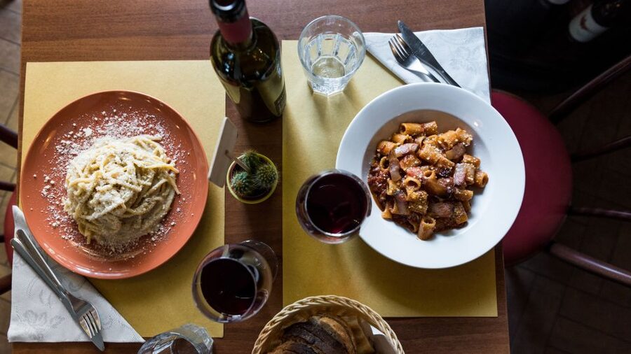 Rome: Twilight Trastevere Food Tour with Wine Tasting - Roman classics at Da Enzo al 29