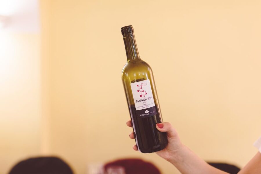Rome: Twilight Trastevere Food Tour with Wine Tasting - The guides make or break the evening