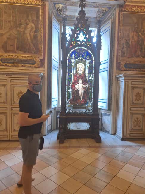 Rome: Vatican Museum & Sistine Chapel Skip-The-Line Tickets - The express entry and security wait