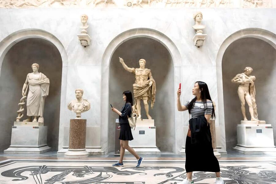 Rome: Vatican Museums & Sistine Chapel Tour with Fast Entry - Security, dress code, and the first galleries