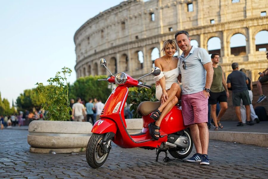 Rome Vespa Tour with Professional Photoshoot - Piazza Venezia and Castel Sant’Angelo