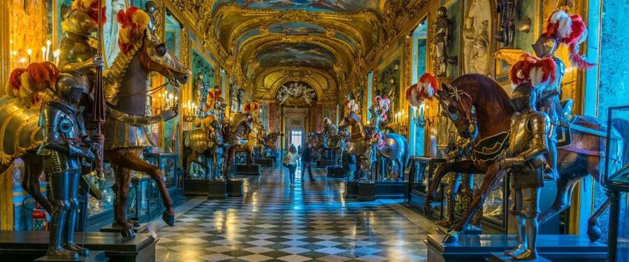Royal Palace of Turin Skip-the-Line Ticket and Guided Tour - The royal apartments and Savoy family setting