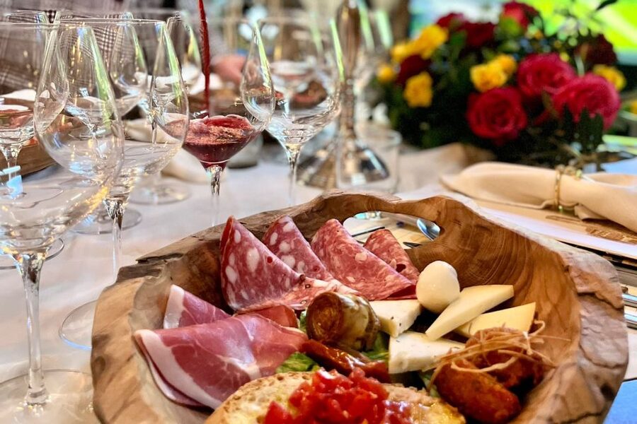 San Gimignano: Lunch or Dinner at a Winery with Wine Tasting - Tasting Chianti Classico, Super Tuscans, and olive oil