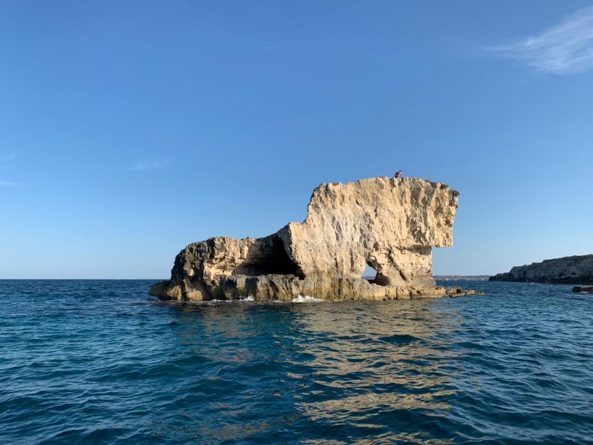 Siracusa: Ortigia Boat Tour with Marine Grotto - Entering Coral Cave and the other sea grottoes