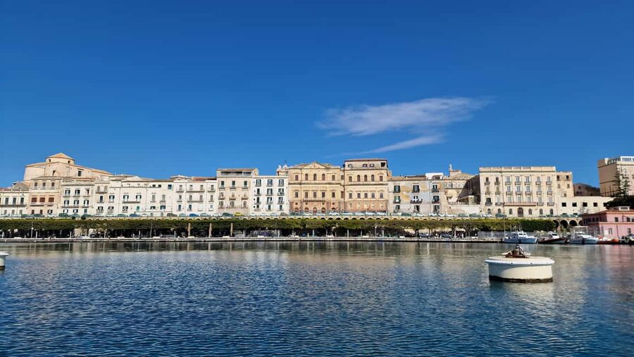 Siracusa: Ortigia & Sea Caves Speedboat Tour with Swim Stop - Practical tips for a smoother outing
