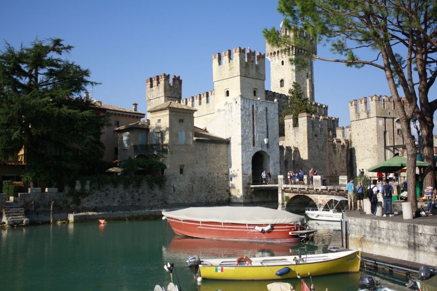 Sirmione: 25 Minute Boat Cruise around the Peninsula - The Grotte di Catullo, Italy’s northern Roman ruins