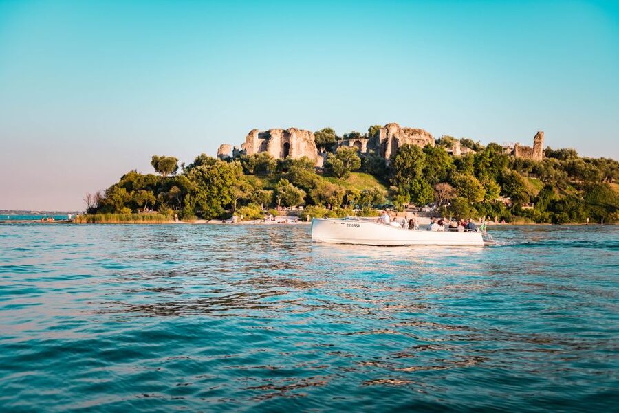 Sirmione: Sunset Boat Cruise with Local Wine - What the $35 price really buys