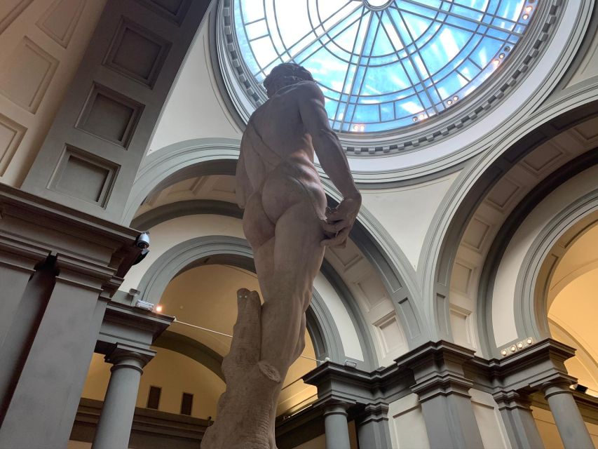 Skip-the-Line Accademia Tour – See Michelangelo’s David! - Meeting the guide on Via Cavour