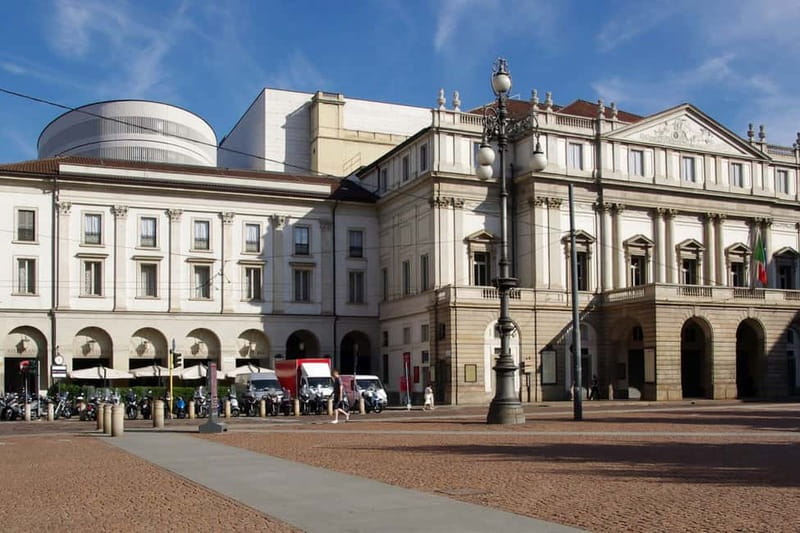 Skip-the-Line Duomo & La Scala Museum Tour + Hop On Hop Off - Entering the Duomo and its high Gothic vaults