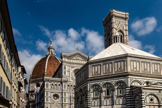 Skip-the-Line Florence Highlights and David Walking Tour - Via Tornabuoni and Florence’s polished side