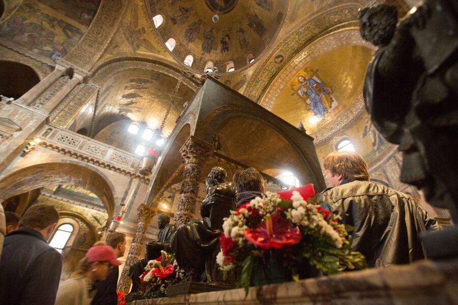 Skip the Line: St. Mark's Basilica Guided Tour - Who Should Book This Basilica Tour?
