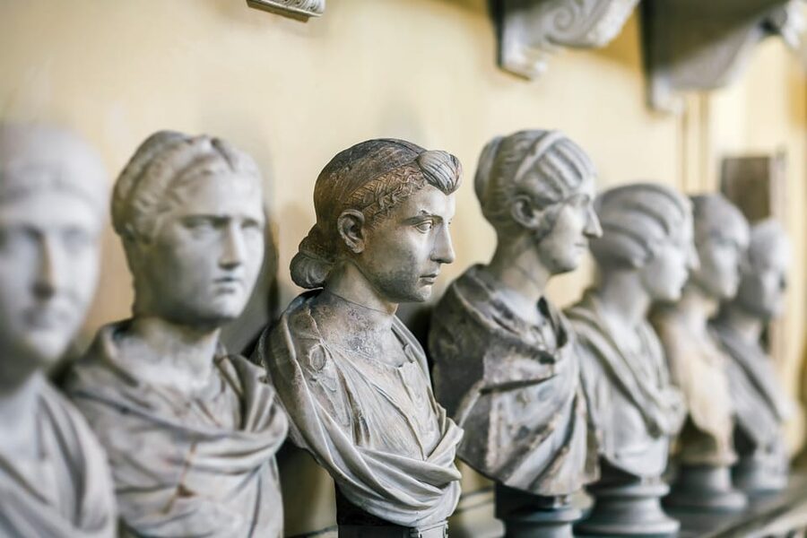 Skip the Line Vatican Tickets with Escorted Entrance - The difference between a good host and a full guide