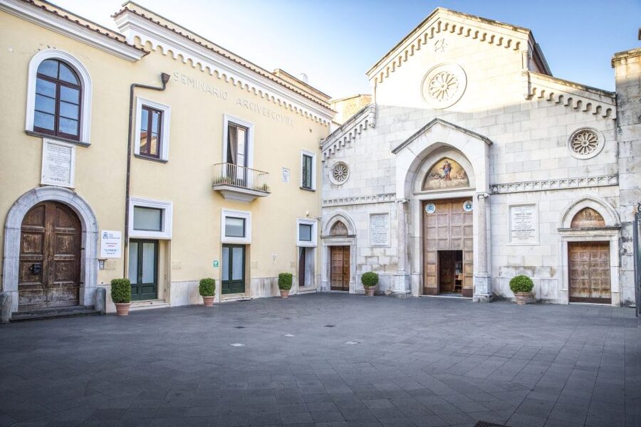 Sorrento: Guided Walking Tour & Limoncello Tasting - Villa Comunale and the Bay of Naples view