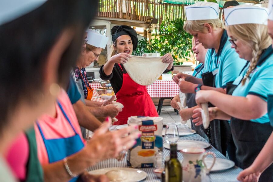 Sorrento: Pizza Making Class at Tirabusciò Cooking School - Who should book this Sorrento cooking class?