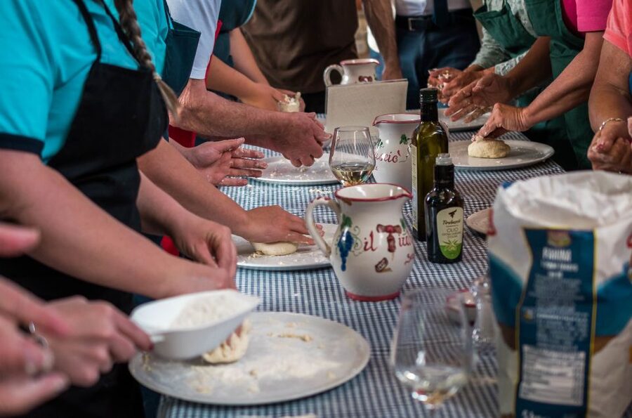 Sorrento: Pizza Making Class - Starting with mozzarella and olive oil