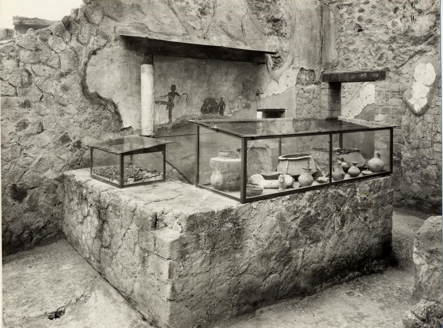 Sorrento: Skip-the-Line Pompeii Express Tour by Train - Meeting Amelia at Piazza Giovanni Battista de Curtis