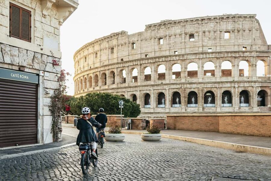 Sunrise in Rome: Small Group E-Bike Tour & Italian breakfast - Piazza Navona in the quiet morning