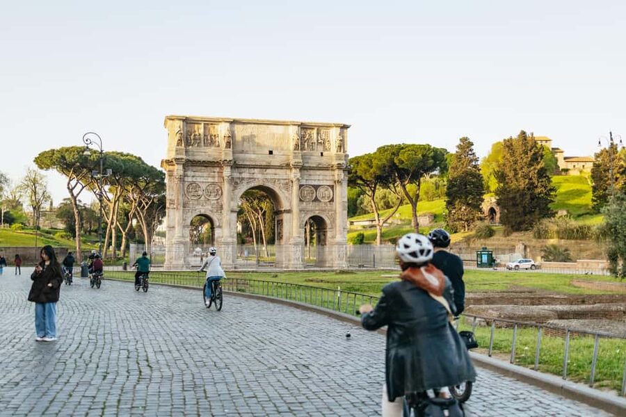 Sunrise in Rome: Small Group E-Bike Tour & Italian breakfast - The Spanish Steps and Trevi Fountain without the daytime crush