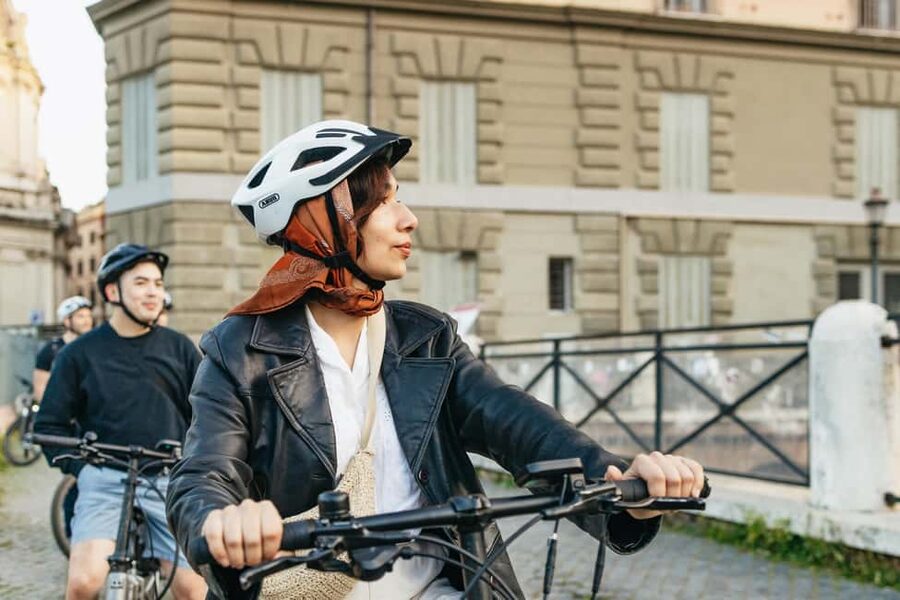Sunrise in Rome: Small Group E-Bike Tour & Italian breakfast - The guides add more than facts