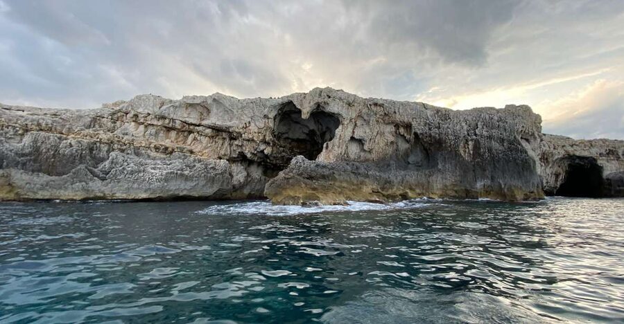 Syracuse: Boat Trip of Ortigia Island and Sea Caves - Entering Syracuse’s big port