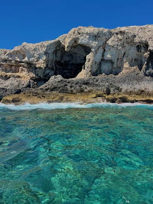 Syracuse: Ortigia Island and Sea Caves Boat Tour with Drinks - Syracuse’s sea caves and the heart-shaped opening