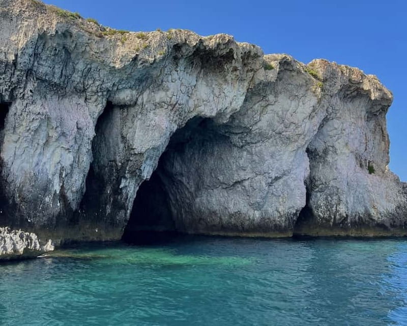 Syracuse: Ortigia Island and Sea Caves Boat Tour with Drinks - Porta Marina and the return to Via Malta