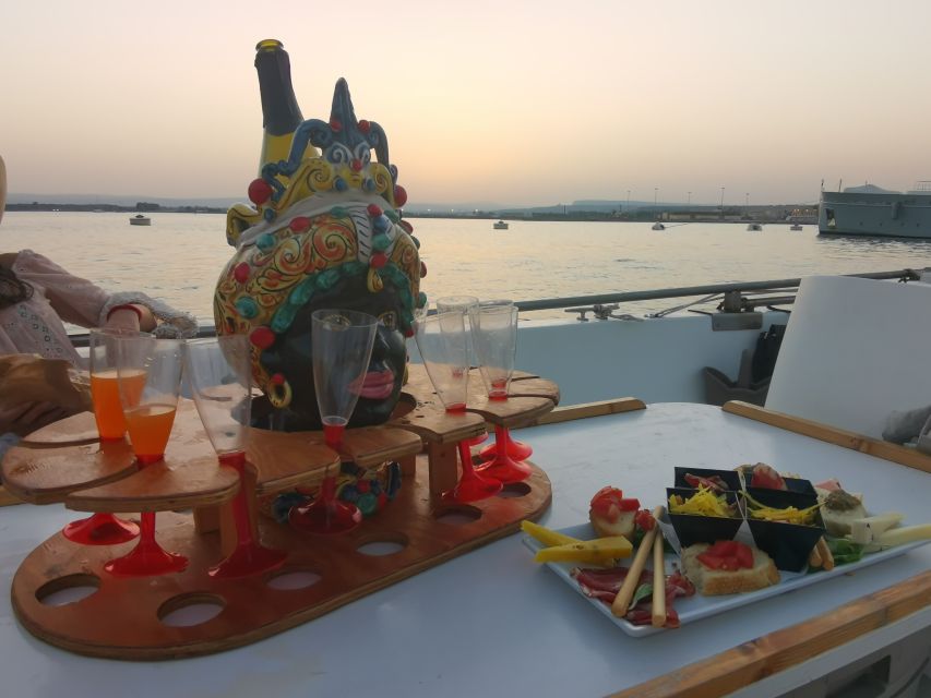 Syracuse: Ortigia Sunset Cruise with Aperitif - Capuchin Cove and the dolphin-shaped rock