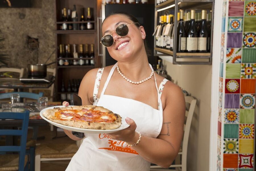 Taormina: Half-Day Pizza Making Class - A Sicilian snack break with wine and conversation