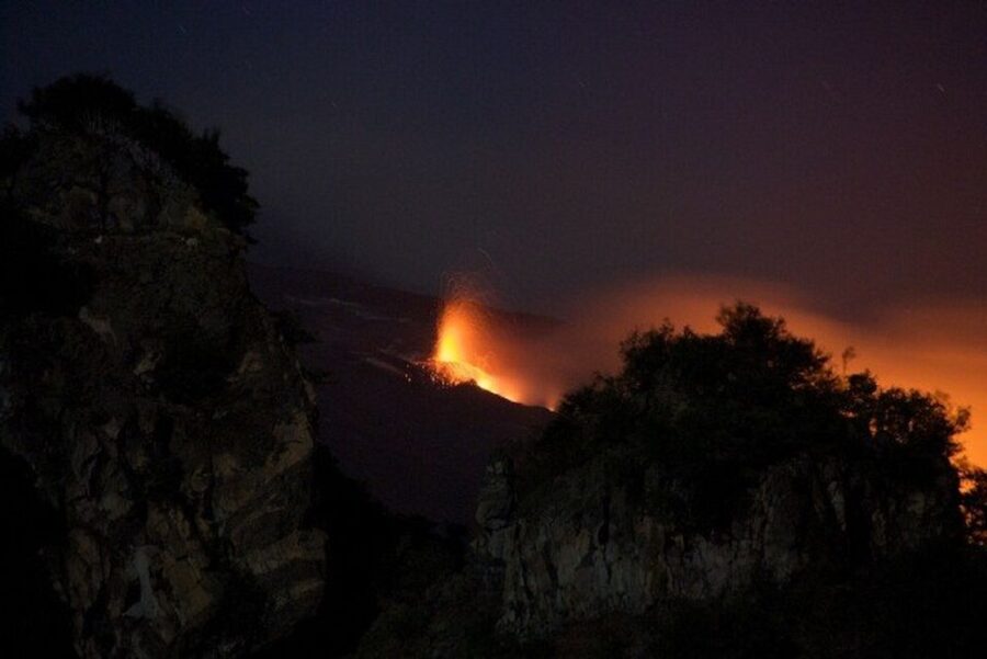 Taormina: Mount Etna Sunset Tour with Cave Visit and Tasting - Why an evening trip to Mount Etna works