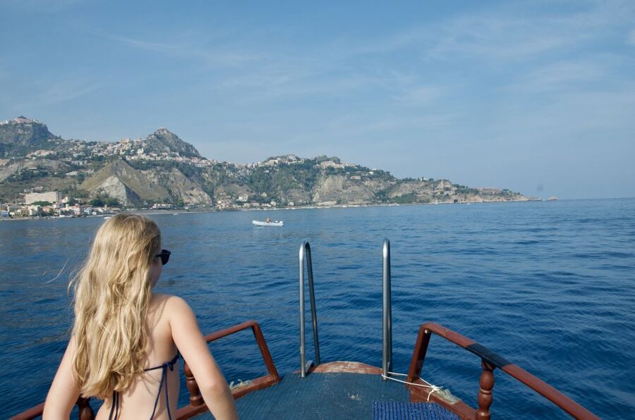 Taormina: White Lotus Tour - Why see Taormina from Giardini Naxos?