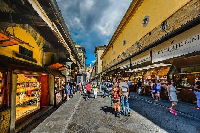 The Best of Florence Walking Tour in a Small Group - San Lorenzo and the Medici family’s first statement