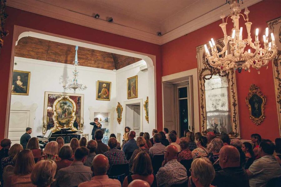 The Three Tenors in Sorrento: Opera Arias, Naples and Songs - Arriving at the Correale Museum in Sorrento