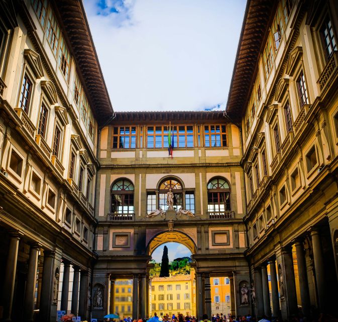 The Uffizi Gallery Florence Small group Guided tour - Why the headset matters in a crowded museum