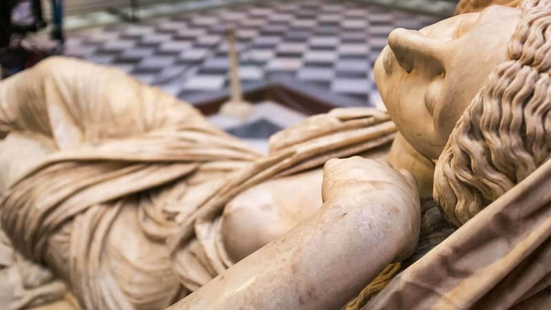The Uffizi Gallery Florence Small group Guided tour - Meeting near the Statue of Giotto