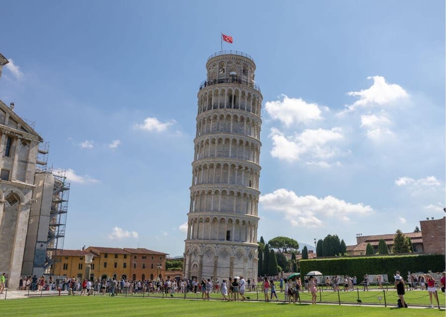 Timed Entrance to Leaning Tower Pisa & Cathedral with Audio - Storing your bags before the climb