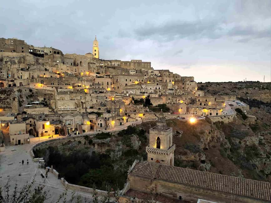 Tour di Alberobello e Matera in bus privato da Bari - The road from Alberobello to Matera