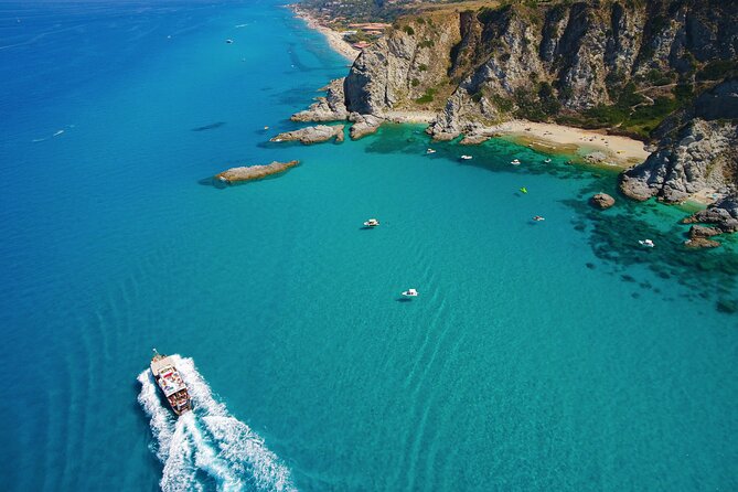 Tour of the Costa degli Dei by boat, 3 hours with aperitif included - The opening swim at Riaci Beach