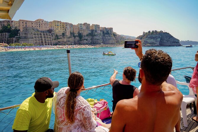 Tour of the Costa degli Dei by boat, 3 hours with aperitif included - The colors inside the sea grotto
