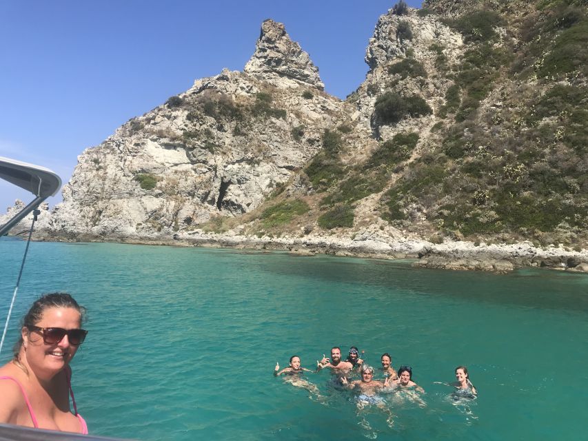 Tropea: Capo Vaticano Boat Trip with Snorkeling & Drink - Boat comfort, group size, and what to bring