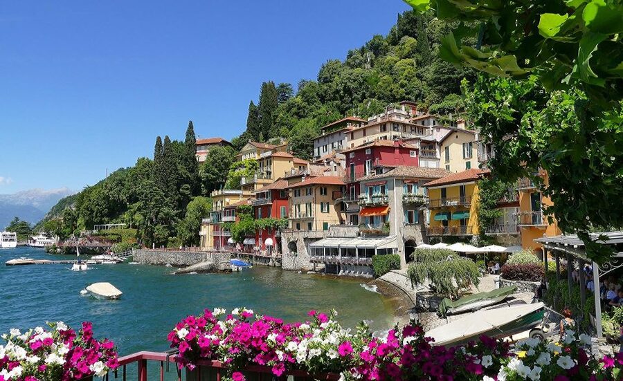 Varenna: Lake Como Premium Shared Cruise - Leaving Varenna and crossing toward Bellagio