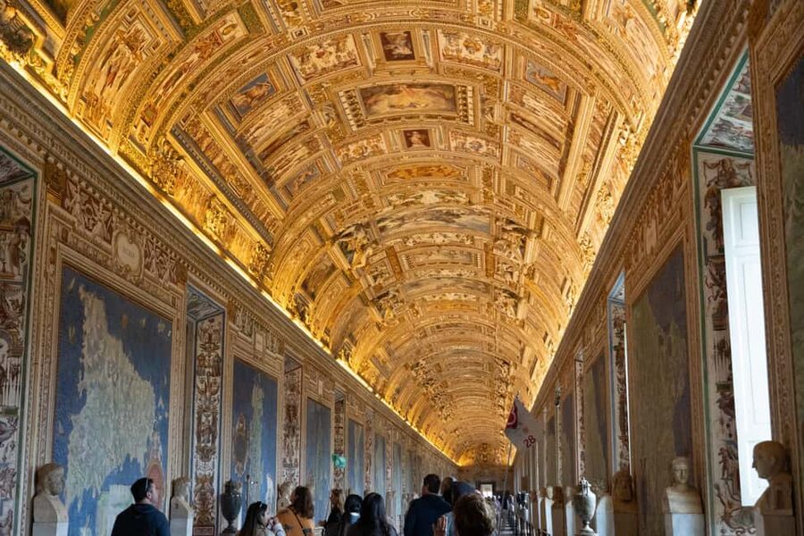 Vatican Museums & Sistine Chapel Skip-the-Ticket-Line Tour - How the guides shape the experience