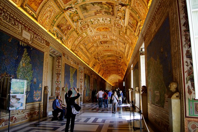 Vatican Museums Sistine Chapel Tour with access to St Peter - Meeting at Caffé Vaticano instead of the main entrance