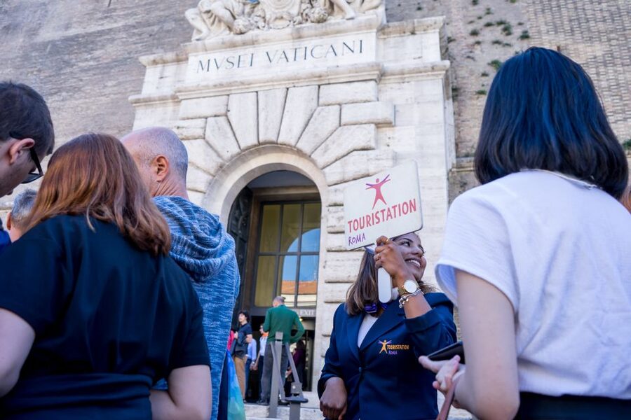 Vatican: Sistine Chapel and Vatican Museums Guided Tour - Entering the Sistine Chapel