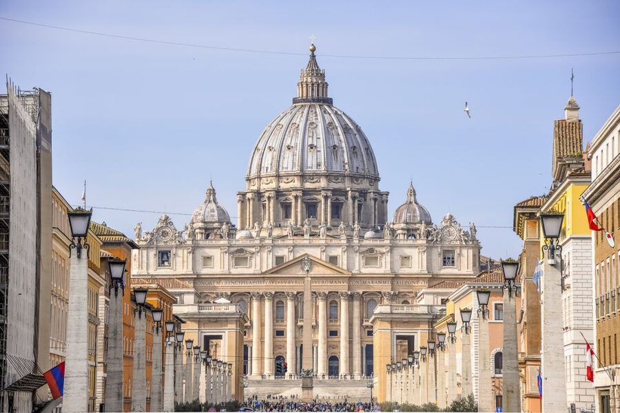 Vatican: Vatican Museums Sistine Chapel Skip-the-Line Ticket - Raphael Rooms and Renaissance painting