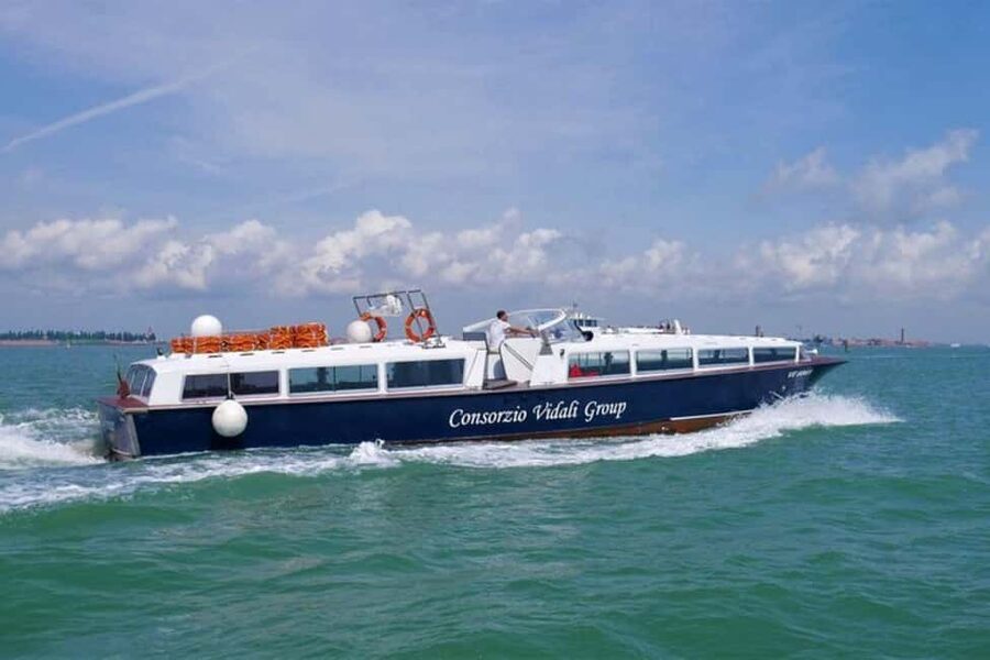 Venetian Lagoon Tour: Visit Murano, Burano and Torcello - Burano: the colorful finish