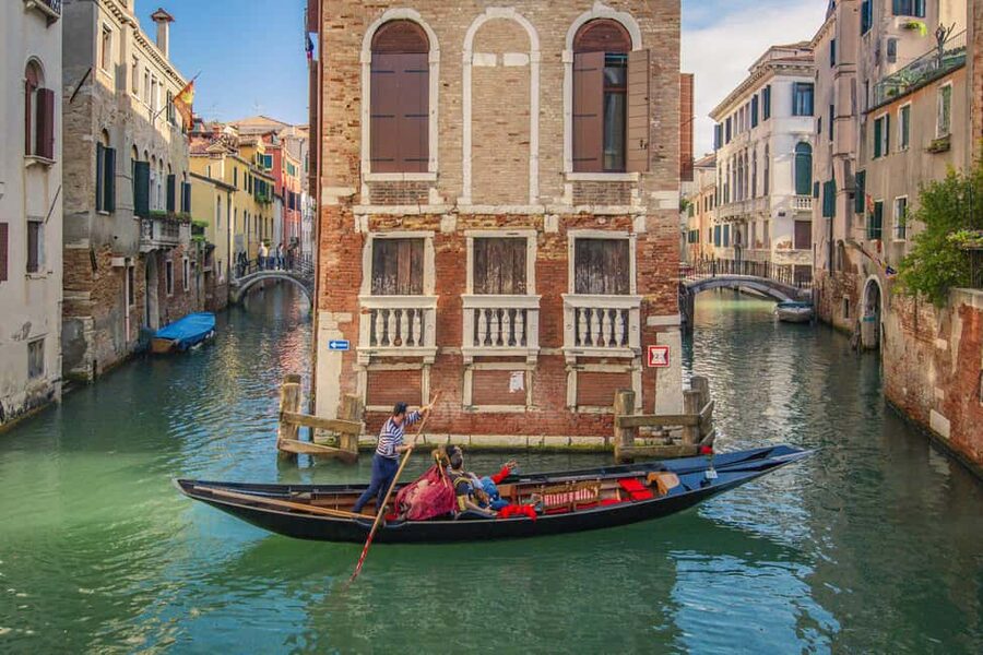 Venetian Private Sandolo tour - Meeting at Campo Santa Maria Formosa