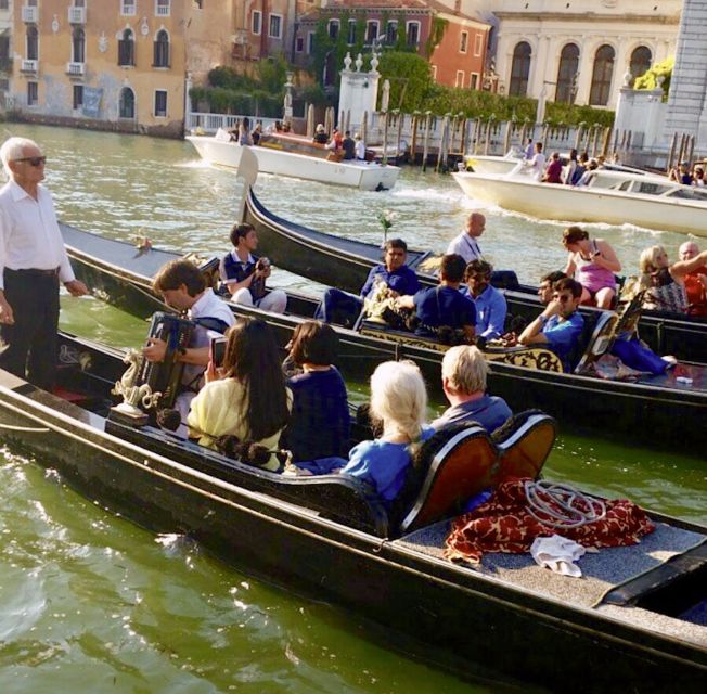 Venice: 30-Minute Gondola Ride on Grand Canal with Serenade - What this gondola ride is really like