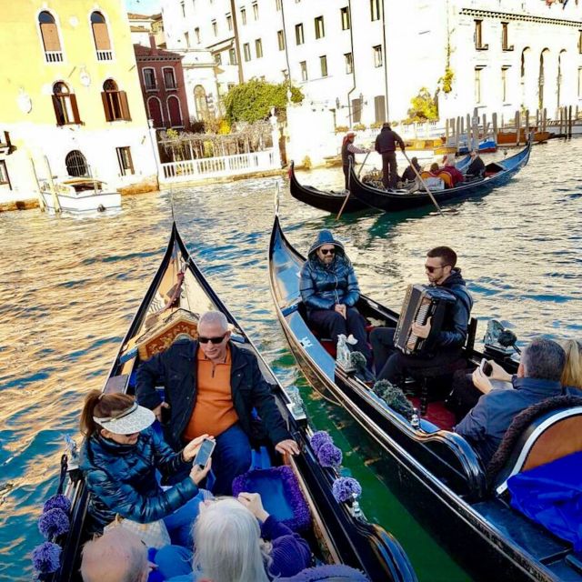 Venice: 30-Minute Gondola Ride on Grand Canal with Serenade - Side canals and the close-up view