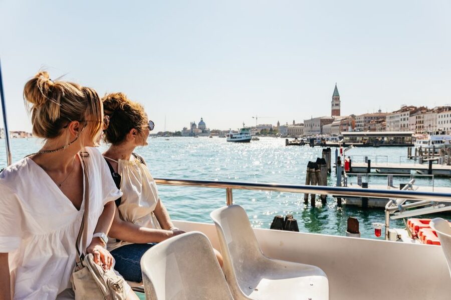 Venice: Burano, Torcello & Murano Boat Tour w/Glassblowing - Why this island route works so well