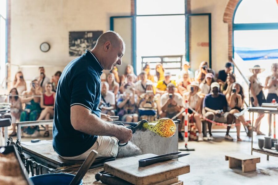 Venice: Burano, Torcello & Murano Boat Tour w/Glassblowing - Burano brings the color and the easy charm